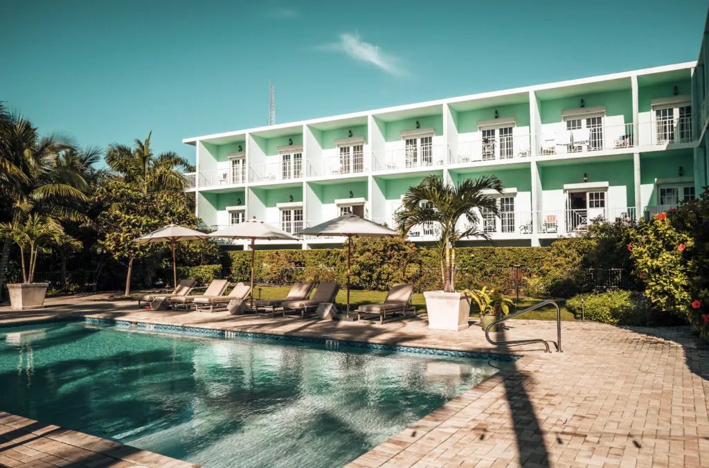 Grassy Flats Resort - Pool Side