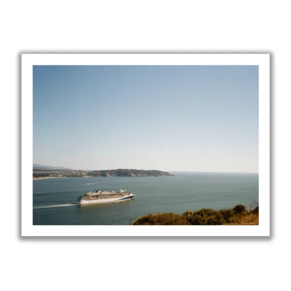 Bildaufnahme von einem Boot, dass die San Francisco Bay verlässt Richtung Ozean