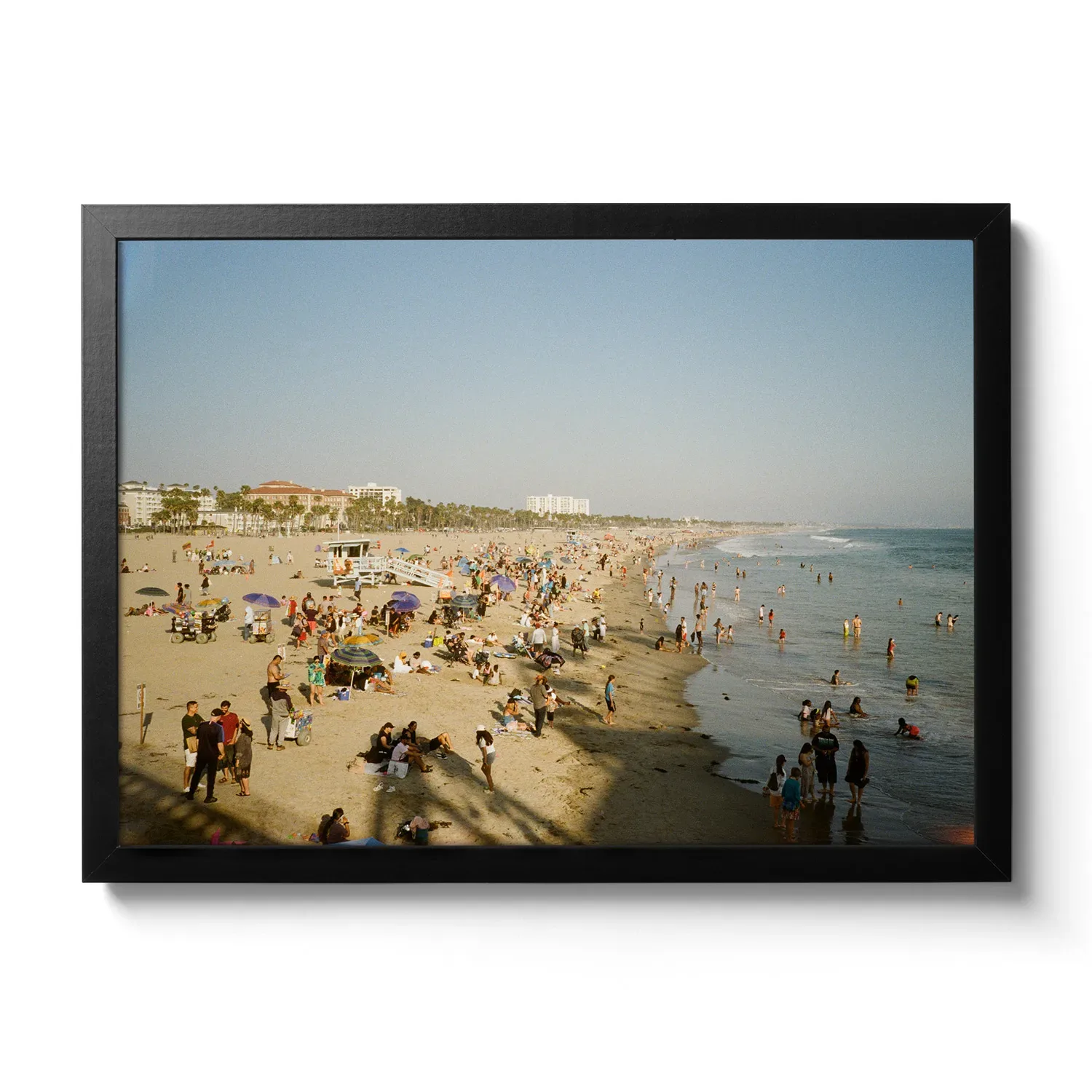 Beaches of SM Strandbild von Santa Monica mit vielen Menschen die baden
