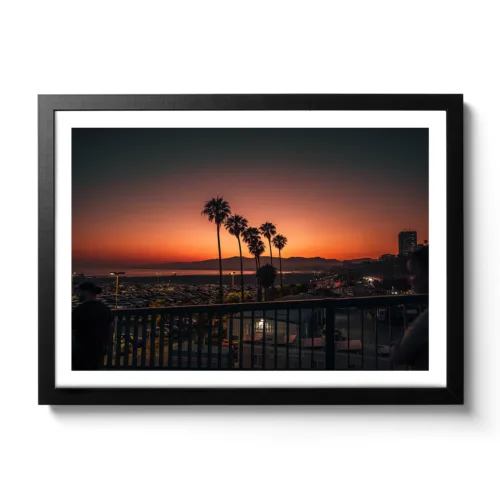 Gelb-Roter Sonnenuntergang mit Palmen in Santa Monica