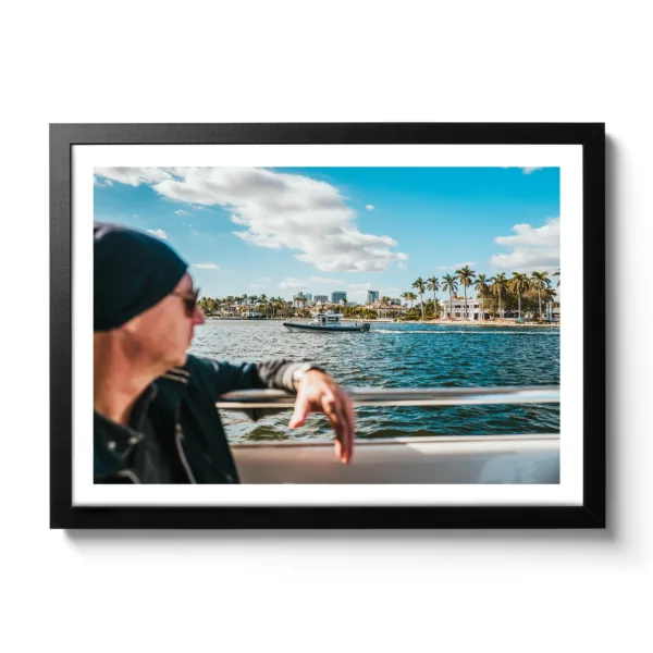 Image of a police boat sailing by the sea.