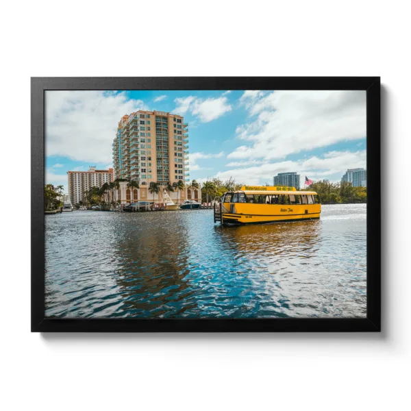 Bildaufnahme von einem gelben Wasser Taxi (Boot) in Fort Lauderdale