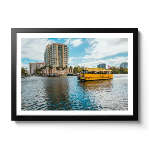 Bildaufnahme von einem gelben Wasser Taxi (Boot) in Fort Lauderdale
